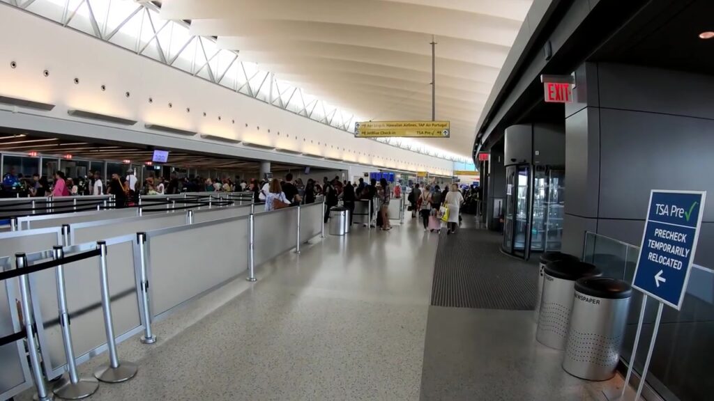 Vertrekhal van terminal 5 op JFK in New York